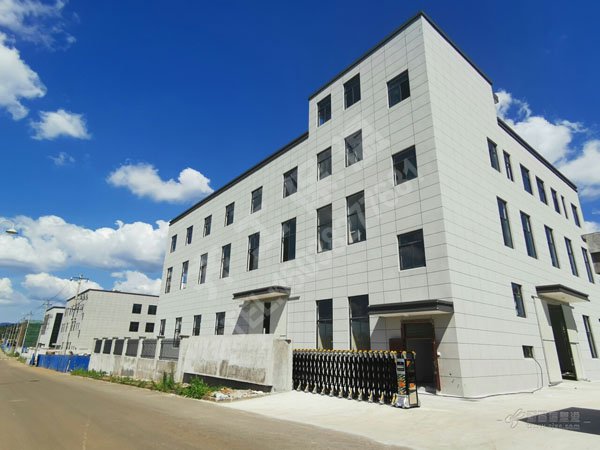 擠塑板有著很好的防水性和防潮性！