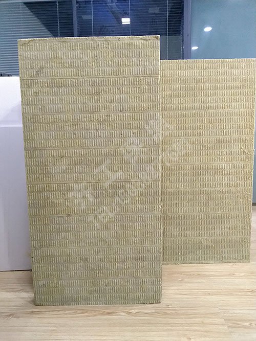 保溫板為什么具有防水、防腐功能呢