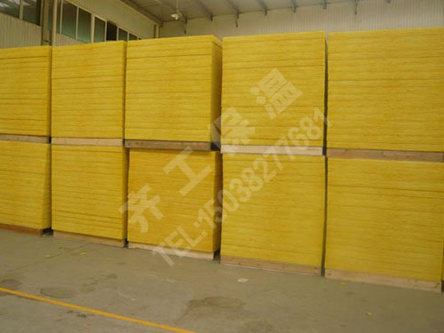 玻璃棉是直徑只有幾微米的玻璃纖維制成的彈性氈狀體。